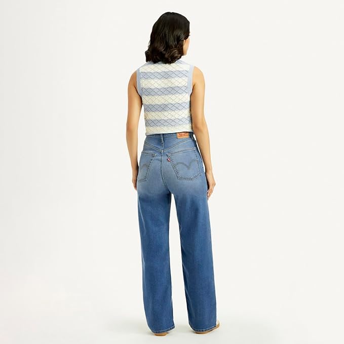 Levi's Women's 724 Straight Fit High Rise Blue Jeans - Image 2